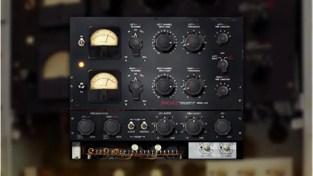 Le panneau de contrôle du légendaire compresseur Fairchild 670, avec ses VU mètres, ses potentiomètres et ses interrupteurs.
