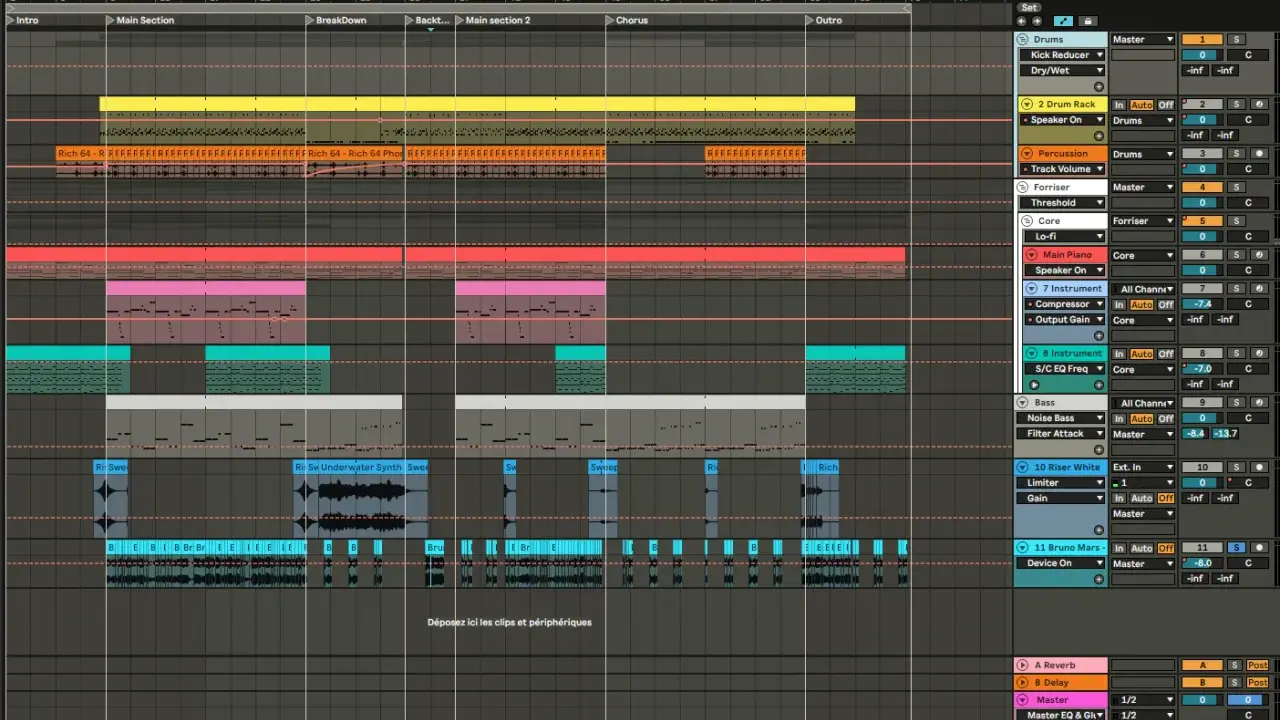 Ableton Live Lite : limitations sur le nombre de pistes et d'effets. La vue montre une session musicale avec plusieurs pistes audio et MIDI.