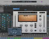 Un écran d'ordinateur affiche une station de travail audio numérique avec des pistes de batterie et des plugins d'effets. Il est midi.