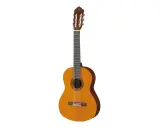 Une guitare classique Yamaha 1/2, parfaite pour les jeunes musiciens débutants.
