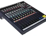 Table de mixage audio avec de nombreux boutons et curseurs, prête pour le mixage avec Mixcraft 8.