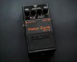 Pédale d'effet guitare BOSS Metal Zone MT-2, prête à déchaîner le son metal.