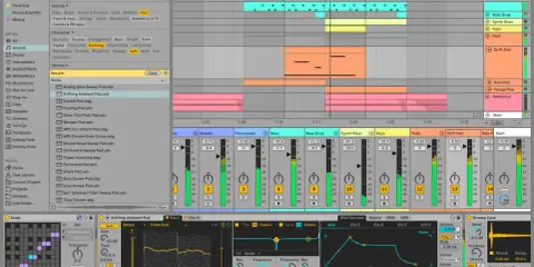 Un aperçu de la création musicale dans Ableton Live, avec des pistes de synthétiseur et de basse. Reaper vs Ableton.