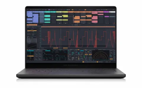 Un laptop ROG Zephyrus affiche un logiciel de production musicale avec des pistes audio et des formes d'onde complexes.