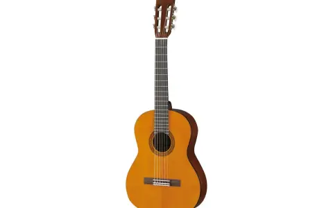 Une guitare classique Yamaha 1/2, parfaite pour les jeunes musiciens débutants.