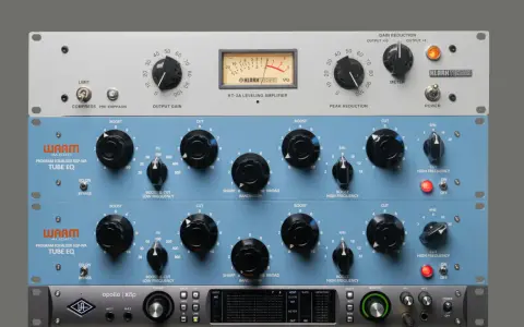 Rack d'équipements audio avec compresseur gratuit, égaliseurs Warm Audio et interface Apollo.