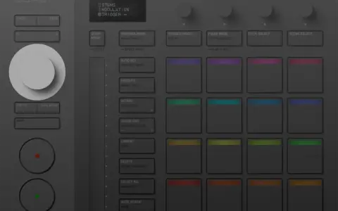 Un contrôleur musical SLAB avec un grand bouton rotatif, des pads lumineux et des commandes pour la modulation, le tempo et les notes. L'alpha thêta de la musique est à portée de main.