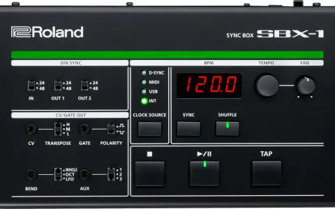 Boîtier Roland SBX-1, un séquenceur musique noir avec écran LED affichant 120.0 BPM, boutons et potentiomètres pour le tempo et la synchronisation.