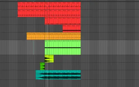 Composition d'une piste techno : kicks, hats, snares, synthés analogiques et effets sonores.