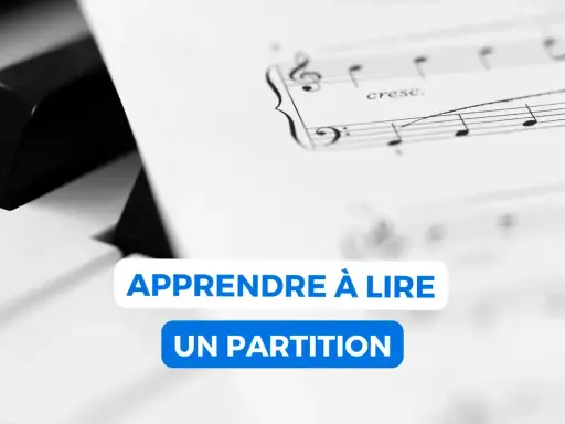 Clavier de piano avec une partition de musique. Apprendre à lire une partition est la clé pour jouer de la musique.