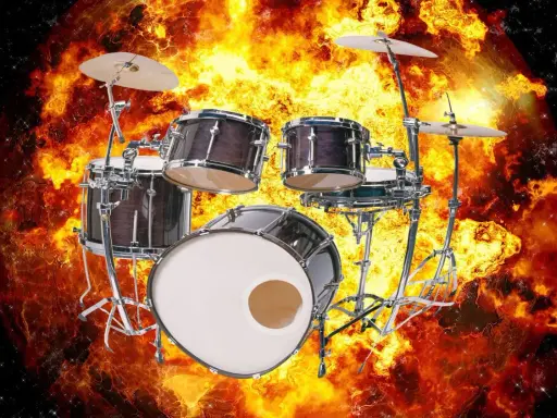 Batterie de **solo** sur fond d'explosion cosmique enflammée. Les cymbales brillent, les fûts sombres contrastent avec le feu ardent.