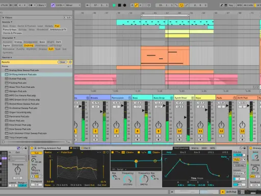 Un aperçu de la création musicale dans Ableton Live, avec des pistes de synthétiseur et de basse. Reaper vs Ableton.