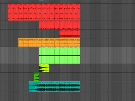 Composition d'une piste techno : kicks, hats, snares, synthés analogiques et effets sonores.