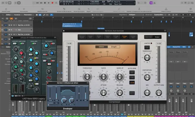 Un écran d'ordinateur affiche une station de travail audio numérique avec des pistes de batterie et des plugins d'effets. Il est midi.