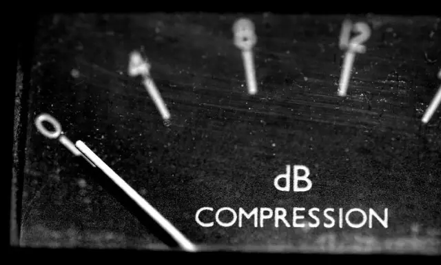 Cadran d'un VCA compressor, l'aiguille indique le niveau de compression en dB.