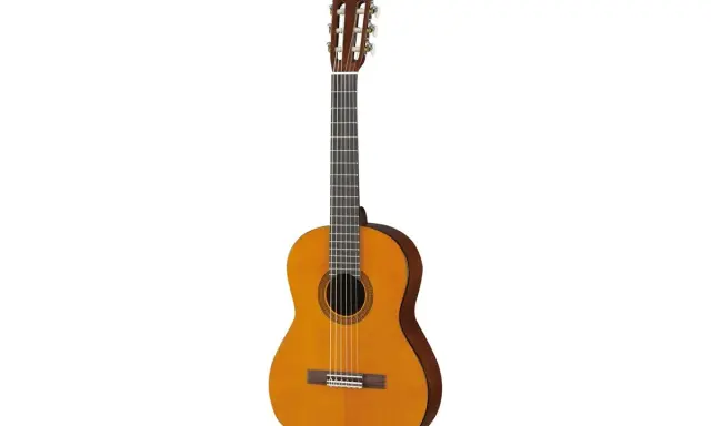 Une guitare classique Yamaha 1/2, parfaite pour les jeunes musiciens débutants.