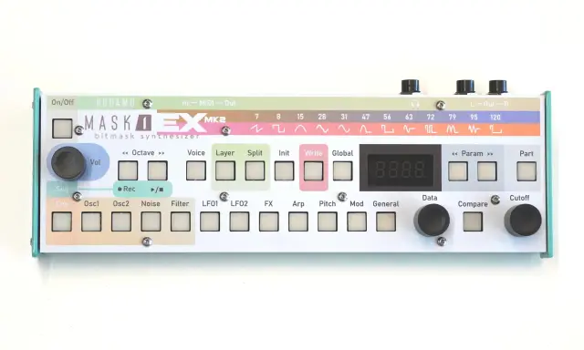 Le KODAMO MASK1 EX MK2, un synthétiseur bitmask, avec son clavier de boutons et ses potentiomètres.