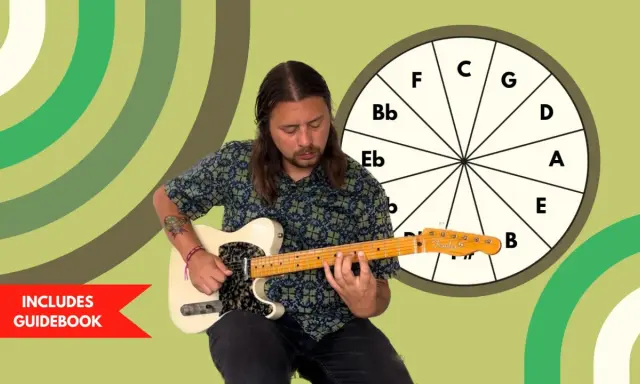 Un guitariste apprend le cercle des quintes. Un guide est inclus.