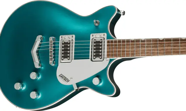 Guitare électrique Gretsch G5222 bleu sarcelle, avec ses micros double bobinage et son vibrato Bigsby.