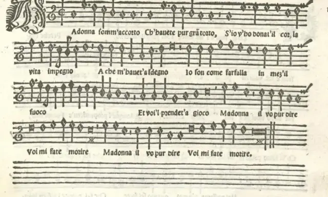 Partitions anciennes avec des notes de musique et des paroles en italien. On peut y écouter les notes de musique.