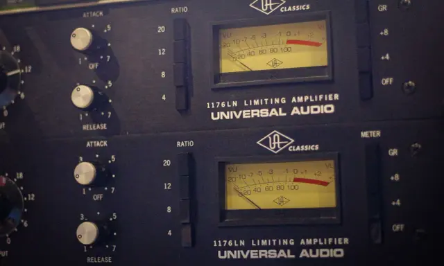 Deux compresseurs FET Universal Audio 1176LN, prêts à sculpter le son.