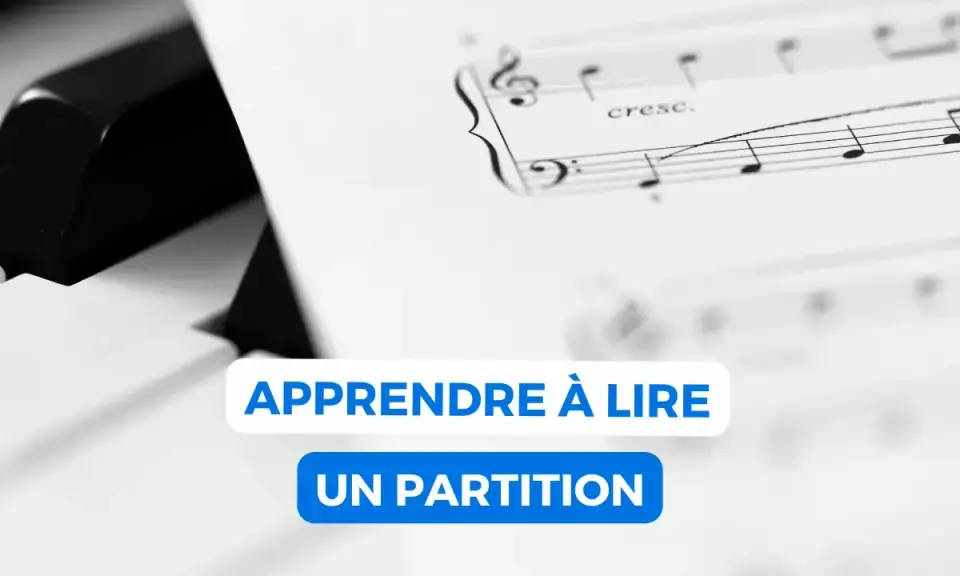 Clavier de piano avec une partition de musique. Apprendre à lire une partition est la clé pour jouer de la musique.
