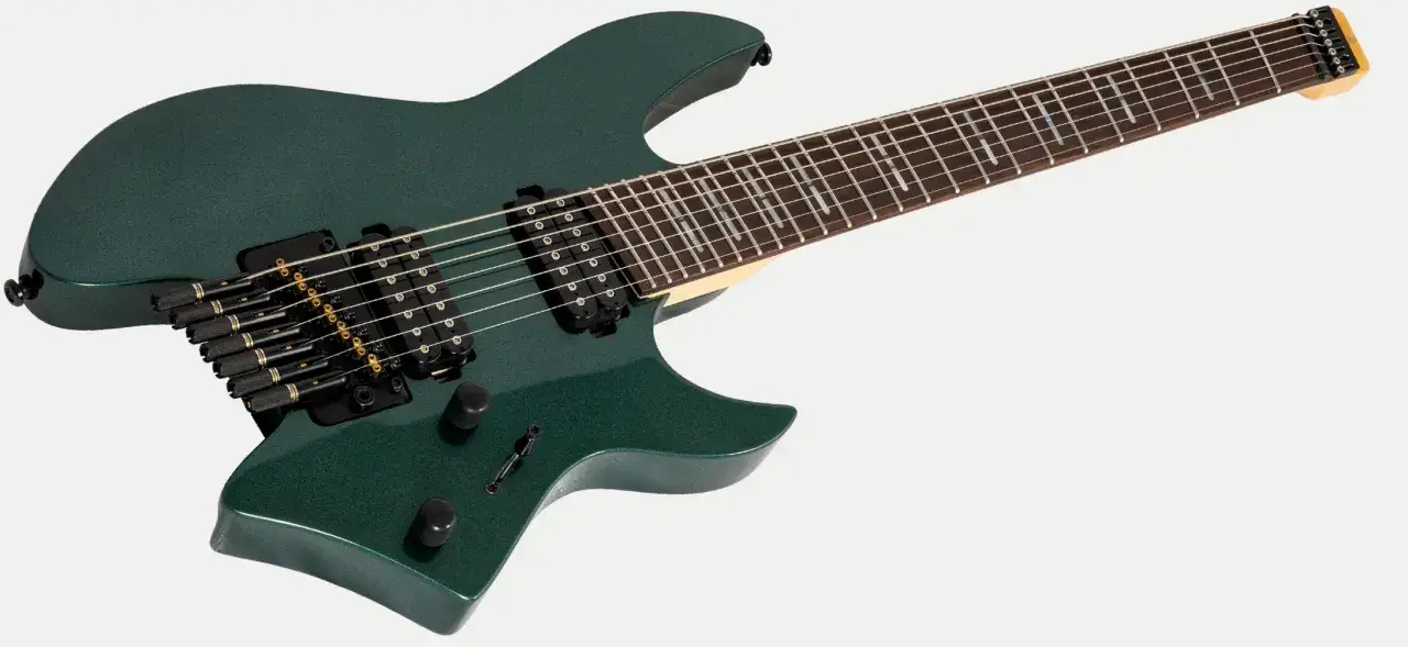 Guitare électrique Schecter Demon 7 verte, avec ses 7 cordes et son look agressif, prête à déchaîner les enfers sonores.