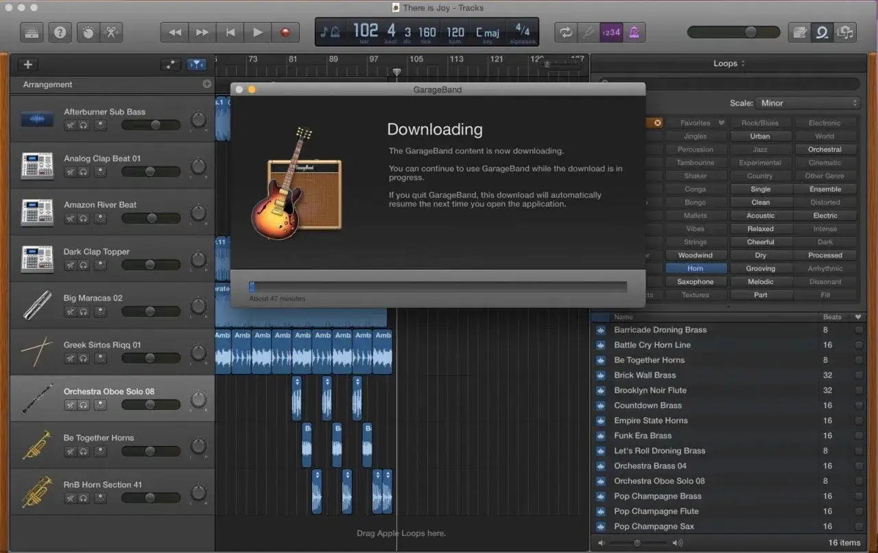 Téléchargement de pack de sons GarageBand gratuits. L'interface de GarageBand montre le téléchargement de contenu, prêt à enrichir vos créations musicales.